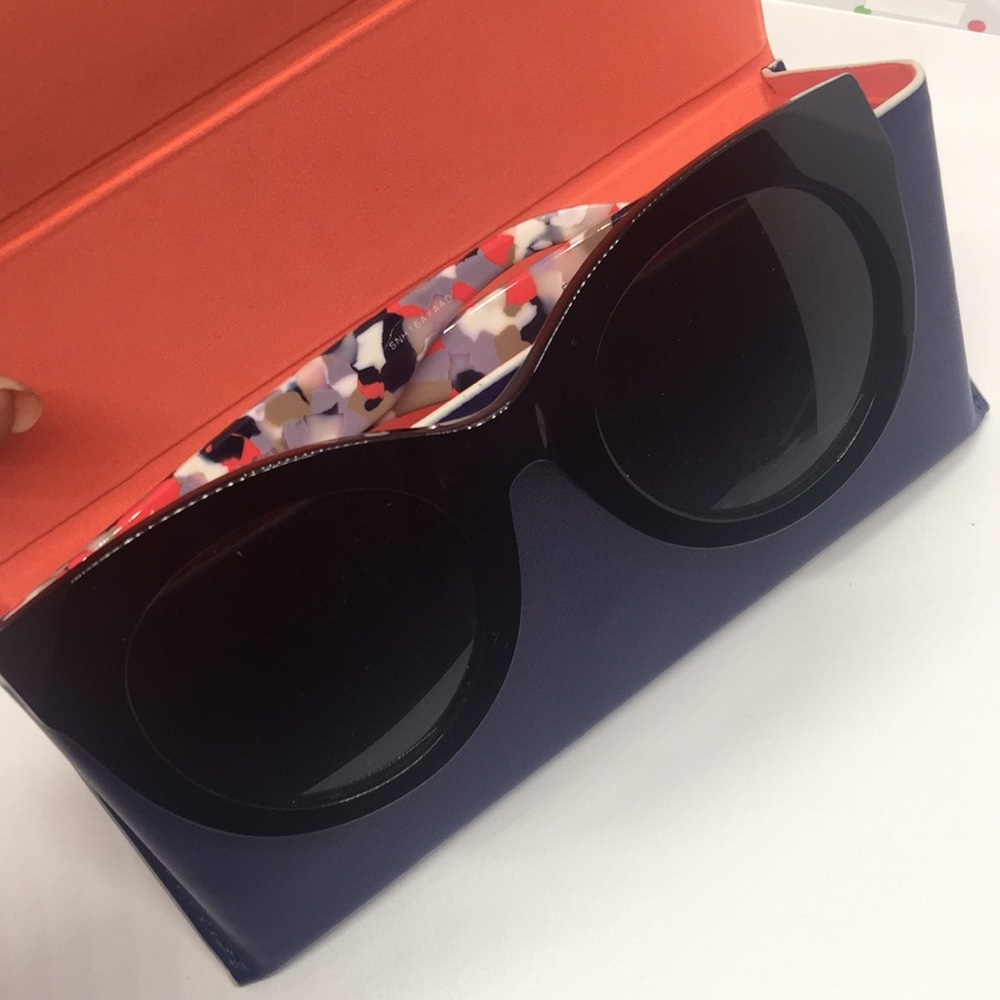 😎Authentic Fendi Sunglasses😎 - Picture 4 of 4